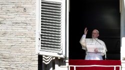 vatican-pope-mass-angelus-1507462926326