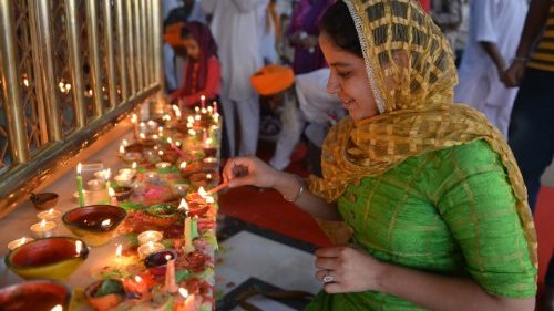 india-religion-sikh-diwali-1508400130163