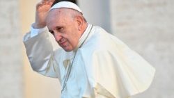 topshot-vatican-pope-audience-1508929022081