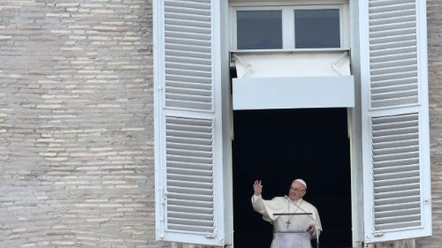 vatican-pope-mass-angelus-1509278107597