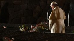 italy-pope-commemoration-fosse-ardeatine-1509641649625