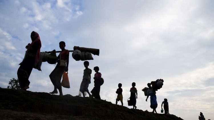 Des Rohingyas en fuite dans la zone frontalière entre la Birmanie et le Bangladesh.