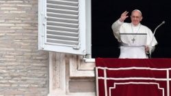 vatican-pope-angelus-1509880833197