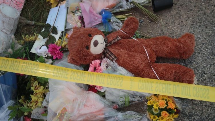L'heure est au recueillement au Texas, après la fusillade qui a fait 26 morts dimanche 5 novembre 2017.