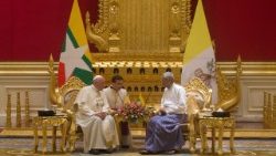 myanmar-vatican-religion-pope-1511869568656.jpg