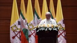 myanmar-vatican-religion-pope-1511873165267.jpg