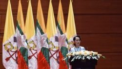 myanmar-vatican-religion-pope-1511873765343.jpg