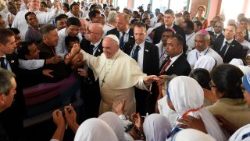 topshot-bangladesh-vatican-religion-pope-1512209176806.jpg