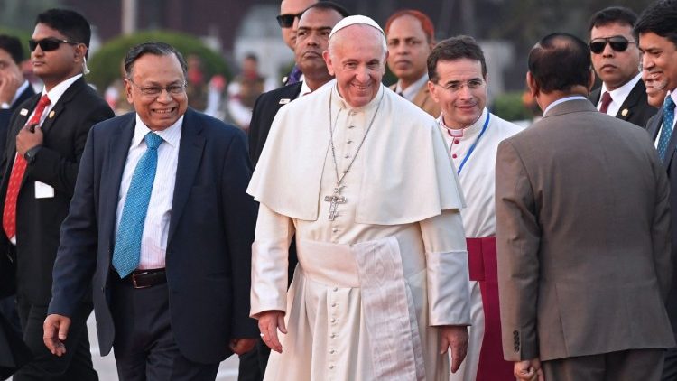 bangladesh-vatican-religion-pope-1512213368370.jpg