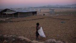 bangladesh-myanmar-unrest-refugee-rohingya-1512317192610.jpg