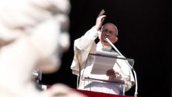 vatican-pope-angelus-1514118164896.jpg