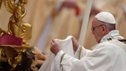 vatican-religion-holiday-pope-mass-christmas-1514149066638.jpg