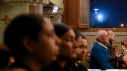 Egitto: vescovo di Minya, si rende perenne il nome dei martiri copti