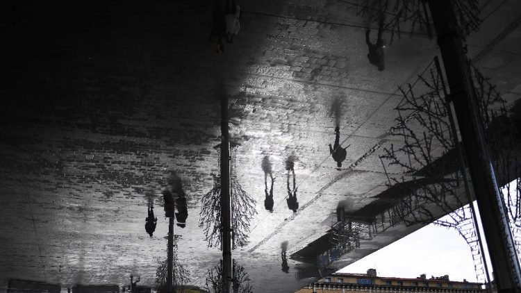 Passanten, gespiegelt