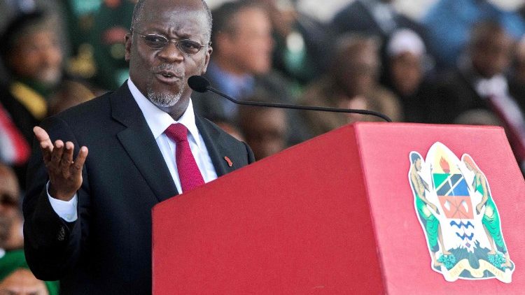Le président tanzanien John Magufuli, lors de sa prestation de serment, le 5 novembre 2015, à Dar es Salaam.