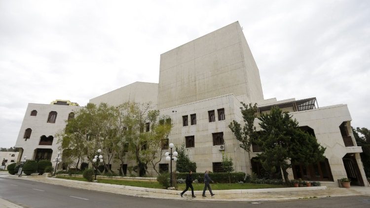  L’enclave rebelle, proche de Damas, est assiégée depuis 2013 par le régime. Depuis le 18 février, près de 320 personnes y sont mortes dans des bombardements.