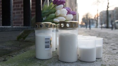 D: Berliner gedenken des getöteten Priesters