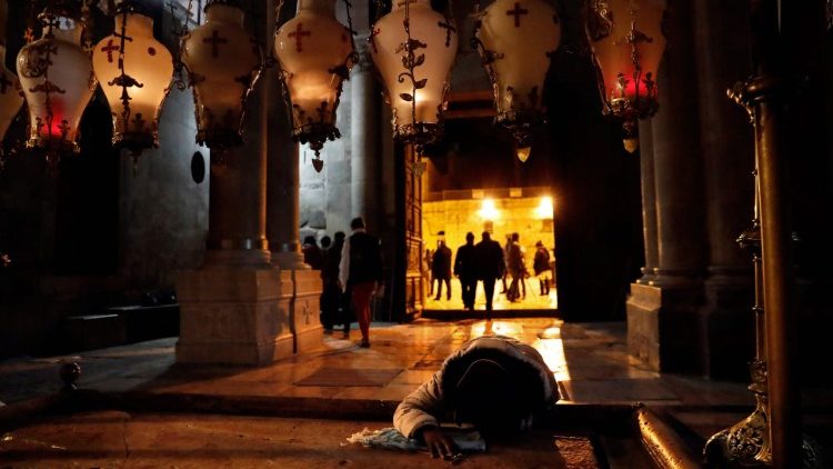 Baba Mtakatifu Francisko anawahimiza watu wa Mungu sehemu mbalimbali za dunia kuonesha mshikamano wa upendo kwa kuchangia ustawi, maendeleo na mafao ya watu wa Mungu Nchi Takatifu