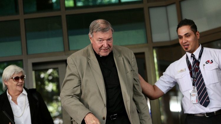 Kardinal Pell verlässt das Gericht