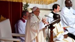 vatican-pope-mass-1523182987961.jpg