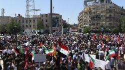 syria-conflict-strikes-1523704989422.jpg
