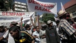 madagascar-politics-demo-1524669795424.jpg