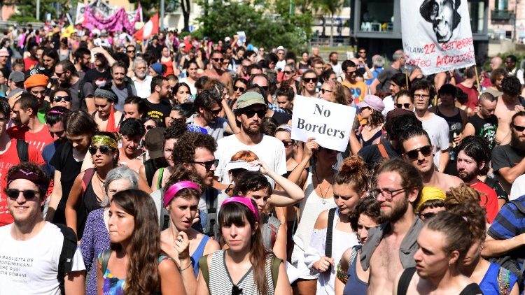 Eine Demonstration gegen die Migrationspolitik der Regierung am Samstag in Ventimiglia