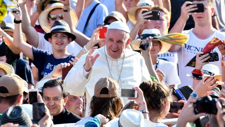 Папа сярод міністрантаў