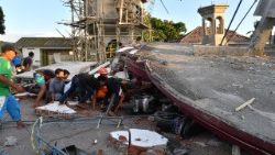 indonesia-quake-1533562157176.jpg