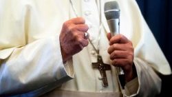 topshot-vatican-ireland-pope-1535446889043.jpg
