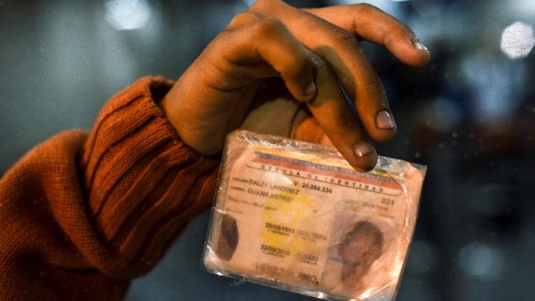 Passaporto di migrante venezuelano