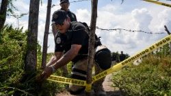 mexico-crime-violence-mass-grave-1537236142458.jpg