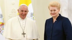 lithuania-religion-pope-1537608721817.jpg