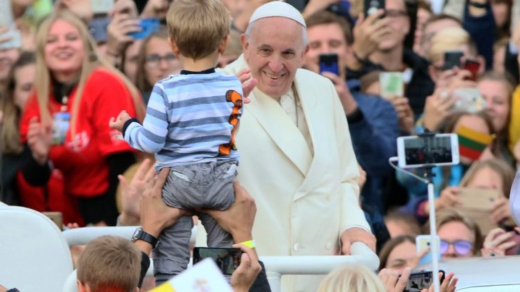 lithuania-religion-pope-1537629729645.jpg