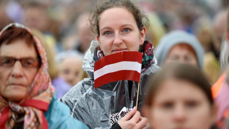 Wierni na papieskiej Mszy w Agłonie