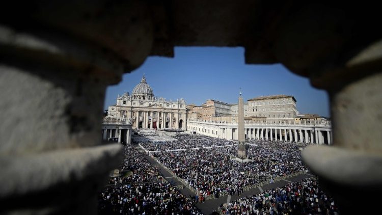 Абрад кананізацыі на плошчы св. Пятра