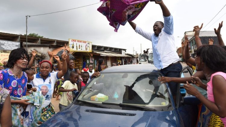 L'esultanza dei sostenitori di Gbagbo