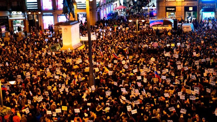 TOPSHOT-SPAIN-VENEZUELA-OPPOSITION-DEMO