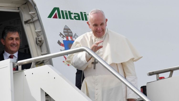Papst Franziskus auf dem Weg nach Arabien
