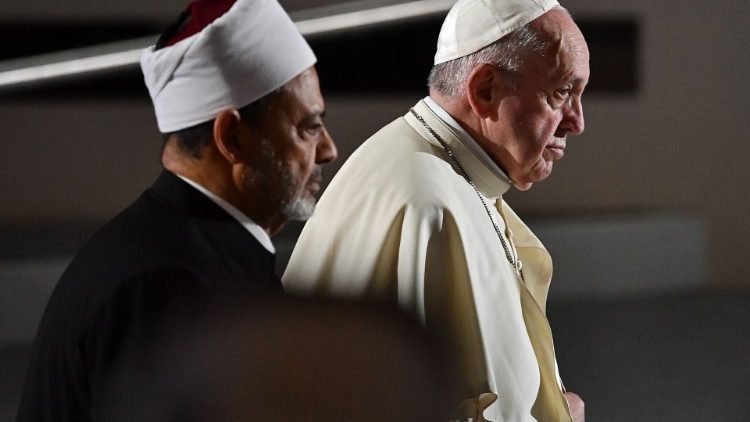 Al-Tayyeb und Papst Franziskus vor einem Jahr