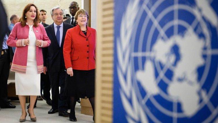 Maria Fernanda Espinosa Garces (l) wird mit den Betroffenen sprechen