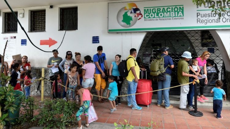 Venezolanische Migranten suchen Hilfe im angrenzenden Kolumbien