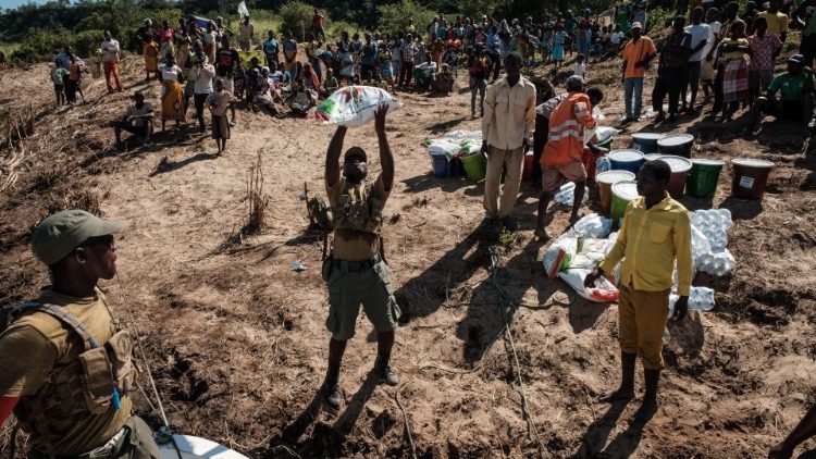 "O Conselho deve portanto garantir que as medidas antiterrorismo não limitem ou inibam a capacidade das organizações não-governamentais e de caridade em fornecer ajudas humanitárias a grupos ou pessoas vulneráveis"