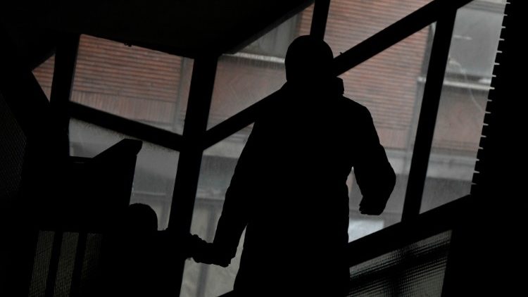 Von Obdachlosigkeit bedrohte Menschen in dem Haus, in dem der Almosenmeister den Strom wieder einschaltete