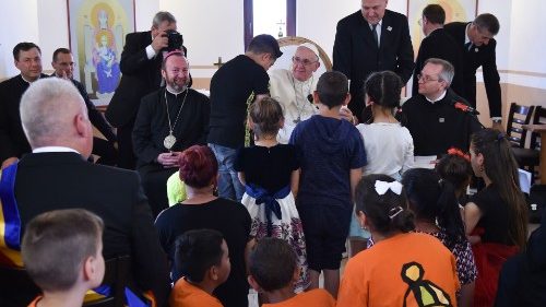 Pope in Romania asks forgiveness to Roma community: full text