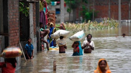 Indien: Caritas hilft Flutopfern
