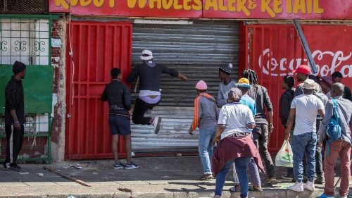 Südafrika: Kardinal Napier verurteilt Angriffe auf Ausländer