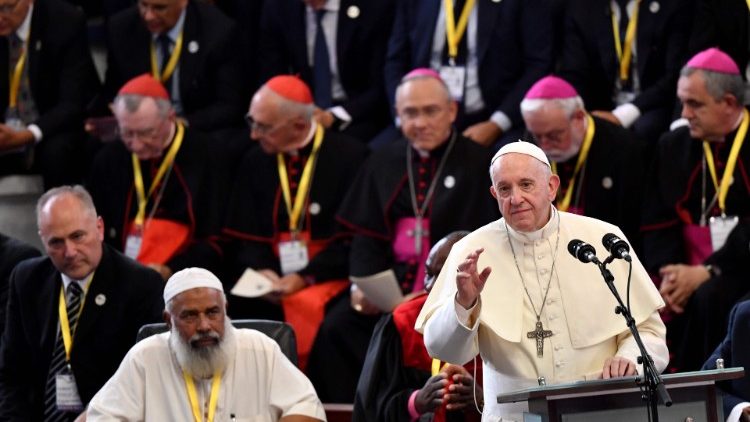 मोज़ाम्बिक में अन्तरधार्मिक समारोह का नेतृत्व करते सन्त पापा फ्राँसिस- 05.09.2019