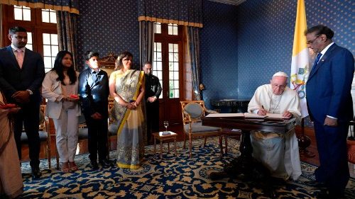 Pope to Mauritius’ authorities: Promote jobs for youth, welcome migrants