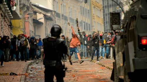 Protestas en Ecuador ante la subida del precio del combustible